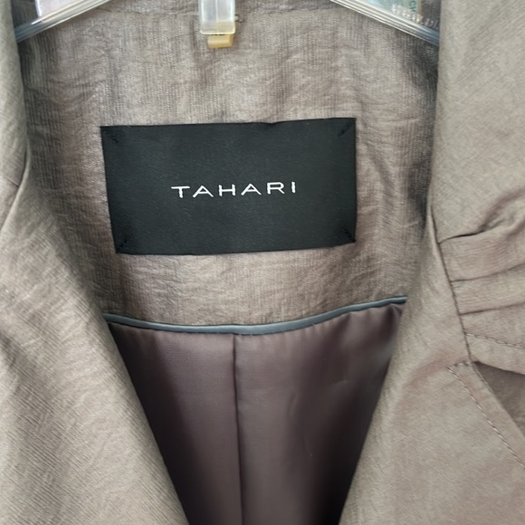 NWOT- Trench coat by Tahari, metallic chestnut colour, size XS. Brand new - Picture 3 of 9